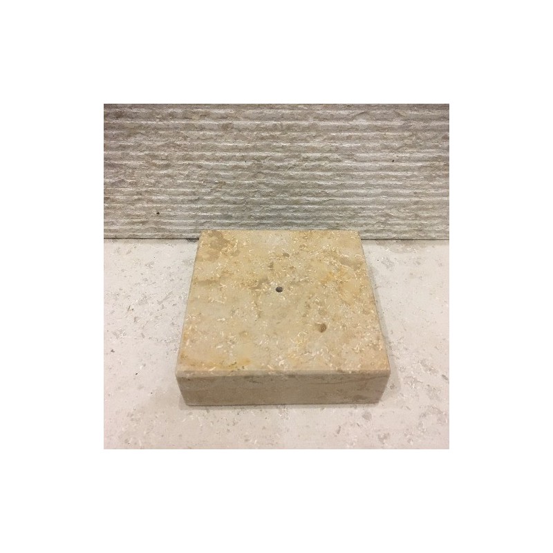 peana o base  de piedra pequeña 10x10x3cm. Con agujero para insertar la escultura